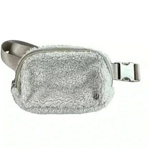 Lululemon Everywhere Belt Bag Fleece Sherpa Natural Ivory
